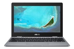 Das C223 erinnert vom Äußeren und der technischen Ausstattung her stark an die billigen Windows-Laptops, die Asus seit Jahren als EeeBooks und neuerdings innerhalb der VivoBook-Serie vertreibt wie das EeeBook X205 oder das VivoBook E12.