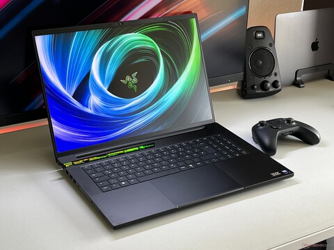 Extrem schneller, aber vergleichsweise leiser Gamer - Razer Blade 18 2025 RTX 5090 Laptop im Test