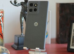 Das Motorola Edge 50 kostet momentan nur noch 299 Euro (Bildquelle: Florian Schmitt)