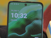 Das Motorola Moto G35 ist auch in kräftigen Farben erhältlich, überzeugt aber vor allem durch sein helles HDR-Display.