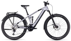 Das Cube Stereo Hybrid 120 Race Allroad E-Bike ist von Werk aus mit Schutzblechen und Gepäckträger ausgestattet (Bild: Cube)