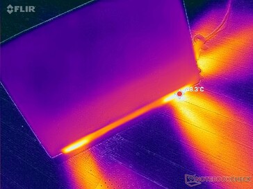 Auspuff entlang der hinteren und linken Kante
