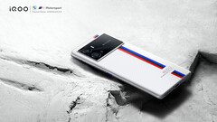 Das iQOO 9 und das iQOO 9 Pro sind in einem schicken BMW-Design erhältlich. (Bild: Vivo)