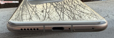 unten: Lautsprecher, USB-C 3.1, Mikrofon, SIM