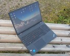 Die 4K-OLED-Version des Lenovo ThinkPad T16 kann derzeit zum Bestpreis bestellt werden (Bildquelle: Sascha Mölck)