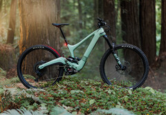 Mit dem Ibis Oso gibt es auf dem Markt der vollgefederten E-MTBs bald eine weitere Alternative (Bild: Ibis)