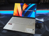 Test Asus VivoBook S 14 OLED Laptop: Gelungener Auftritt des Ryzen AI 9 HX 370