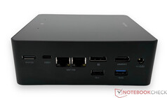 Linke Seite: OCulink, USB4, 2x RJ45-5G-Ethernet, DisplayPort 2.0, HDMI 2.1, USB 2.0, USB 3.2 Gen1, Power Connector