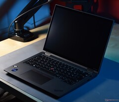 Im Convertible-Deal kann das generalüberholte Lenovo ThinkPad X13 Yoga Gen 3 jetzt für unter 500 Euro erstanden werden (Bildquelle: Benjamin Herzig)