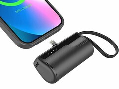 Revolt PB-275: Kompakte Powerbank mit älterem Anschluss