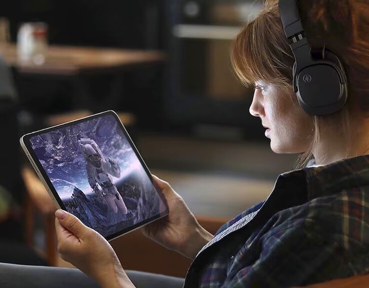 Der Yamaha YH-L500A-Kopfhörer unterstützt sowohl kabelgebundene Verbindungen über 3,5 mm als auch kabelloses Bluetooth 5.4. (Bildquelle: Yamaha)