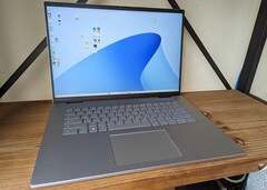 Dell hat das Inspiron 16 Plus mit einer RTX 4060 wieder zum Top-Preis im Angebot (Bild: Allen Ngo)