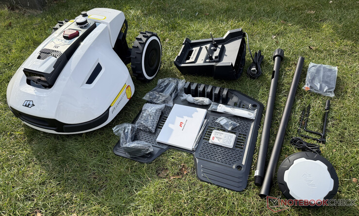 Lieferumfang des Mammotion Yuka (hier ohne Kehrmaschine)