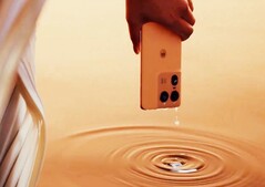 Das Motorola Edge 50 Ultra wird in der Pantone Farbe des Jahres 2024 angeboten. (Bild: Motorola, via Evan Blass)