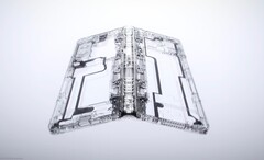 Das Samsung Galaxy Z Fold3 5G wurde grundlegend überarbeitet, um robuster zu sein. (Bild: Samsung)