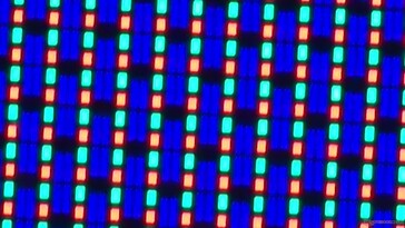 OLED-Display mit warnehmbaren Subpixelabständen (Rasterung)