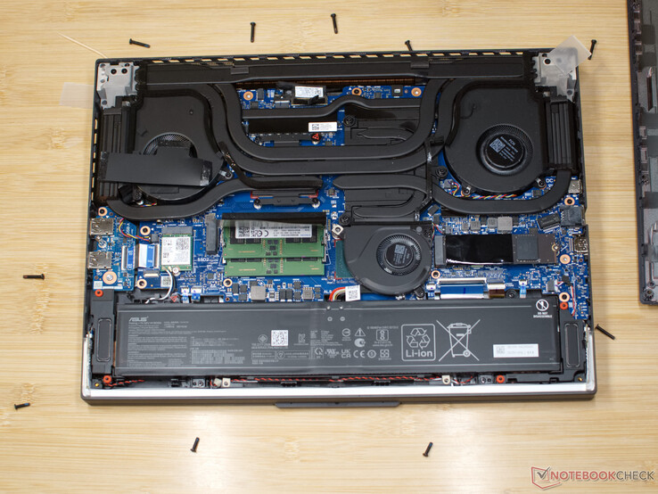 Test Asus ROG Strix G16 Laptop: Notebookcheck.com frei für RTX 4080 Tests Bühne G614JZ - die