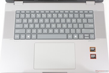 Tastaturlayout beinhaltet nun die immer wichtiger werdende Co-Pilot-Taste. Eine zweistufige weiße Tastaturbeleuchtung ist ebenfalls integriert