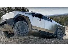 Tesla Cybertruck im Offroad-Test (Bild: VoyageATX, Youtube)