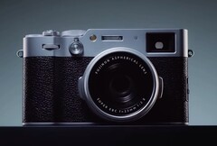 Fujifilm soll der abgebildeten X100 VI bald eine Kompaktkamera mit Mittelformat-Sensor zur Seite stellen. (Bildquelle: Fujifilm)