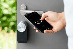 Das Nuki Smart Lock kann auf Wunsch auch vom Paketboten geöffnet werden. (Bild: Nuki)