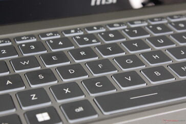 Das Tastenfeedback fühlt sich leichter und flacher an, als wir es uns für einen professionellen Laptop wünschen würden