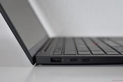 Endlich gute Akkulaufzeit mit Intel: Lenovos ThinkPad X1 Carbon Gen 13 zeigt Intels Effizienz-Fortschritte (Bildquelle: Benjamin Herzig)