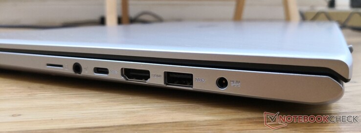 Asus VivoBook 17 S712FA im Laptop-Test: Niedriges Gewicht, niedriger Preis  - Notebookcheck.com Tests
