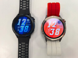 zwei Farbvarianten der Watch GT Runner 2