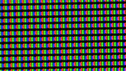 Das LC-Display setzt auf eine klassische RGB-Sub-Pixel-Matrix bestehend aus einer roten, einer blauen und einer grünen Leuchtdiode.