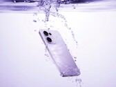 Das Oppo Reno 13 Pro packt einen 5.800 mAh Akku ins 7,55 mm dünne, wasserfeste Gehäuse. (Bildquelle: Oppo)