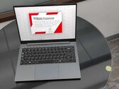 Tuxedo arbeitet an einem Laptop mit Snapdragon (Bilder: Tuxedo)