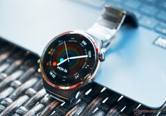 Die Huawei Watch 4 Pro Space Edition wird mit einem Armband aus Titan geliefert. (Bild: Notebookcheck)