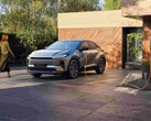 Stromkosten drücken: Kunden können ab 2026 beim Laden über Toyota sparen, versprechen die Japaner. Hier zu sehen am vollelektrischen Coupe-SUV Toyota EC-HR+ (Bild: Toyota).
