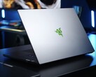 Das Razer Blade 18 mit seinem superhellen Mini-LED-Bildschirm und einer RTX 4070 ist auf einen Schlag 32% günstiger geworden (Bildquelle: Alex Wätzel)