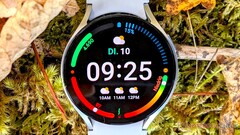 Der Nachfolger der Galaxy Watch7 dürfte mit 15 Watt deutlich schneller vollgeladen sein wie FCC-Dokumente der Galaxy Watch7 nahelegen.