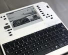 Evertop kombiniert ein E-Ink-Display mit einer Tastatur und mit Solar-Panels. (Bildquelle: Eric Jenott)