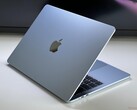 Der passiv gekühlte M4-SoC lässt die Konkurrenz alt aussehen - Apple MacBook Air 13 M4 Entry im Test