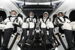  NASA-Astronauten Jeanette Epps, Missionsleiterin; Matthew Dominick, Kommandant; Michael Barratt, Pilot; Roskosmos-Kosmonaut Alexander Grebenkin, Missionsleiter - von rechts nach links (Bildquelle: SpaceX)