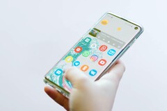 Im Vergleich zum abgebildeten Galaxy S10 wird sich beim Lite einiges ändern. (Bild: Christian Wiediger, Unsplash)