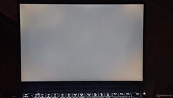 Lenovo ThinkPad T14s Gen 5: Mild backlight bleed (shown enhanced here)