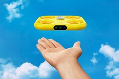 Snap Inc. hat mit der Pixy eine kleine Drohne vorgestellt, die komplett auf eine Fernsteuerung verzichtet. (Bild: Snap)