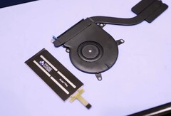 Der AirJet Pro könnte künftig Laptop-Lüfter ersetzen, um Notebooks dünner, leichter und leiser zu machen. (Bild: PC World / YouTube)