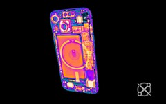 Das Apple iPhone 15 zeigt sich im Röntgenbild mit MagSafe-Magneten und großem Akku. (Bild: iFixit / Creative Electron)