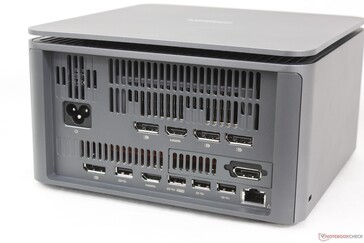 Rückseite: Netzanschluss, 4x DisplayPort 1.4a, 2x USB-A (5 Gbps), 2x USB-A (10 Gbps), RJ-45, HDMI 2.1a FRL, HDMI 2.1 TMDS