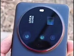 Am Wochenende ist ein kurzes Xiaomi 15 Ultra Hands-On-Video aufgetaucht, zumindest in Dummy-Form. Auch Farben, Konfigurationen sind bekannt. (Bildquelle: X)