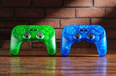 8BitDo bietet den Pro 2 nun auch in teilweise transparentem Grün und Blau an. (Bildquelle: 8BitDo)