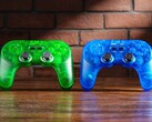 8BitDo bietet den Pro 2 nun auch in teilweise transparentem Grün und Blau an. (Bildquelle: 8BitDo)