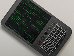 Der HackberryPi erinnert stark an ein Blackberry-Gerät