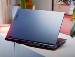 Um satte 30% reduziert: Lenovo Legion Pro 5 16 Gaming-Laptop mit RTX 4060 und 500 cd/m² hellem 240Hz QHD+ Display für 994 Euro bei Computer Universe (Bild: Alex Wätzel)